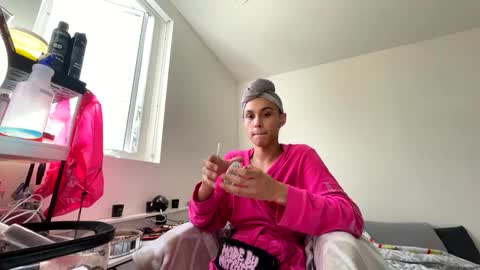 BbyTSSLut online show from October 3, 2025, 10:07 pm