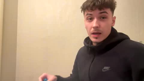 yungstudbev online show from December 15, 2024, 8:47 pm