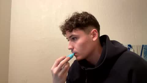 yungstudbev online show from December 19, 2024, 2:23 am