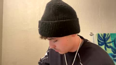 yungstudbev online show from December 23, 2024, 2:56 am