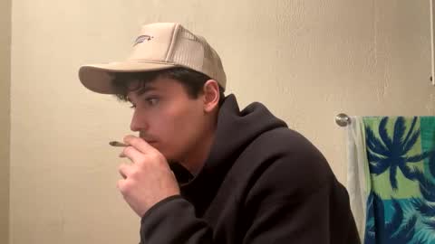 yungstudbev online show from February 14, 2025, 3:33 am