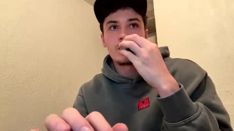 yungstudbev online show from September 24, 2025, 3:10 am