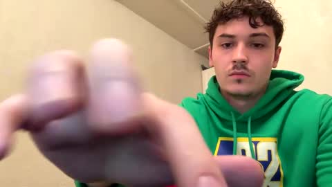 yungstudbev online show from October 5, 2025, 10:51 pm