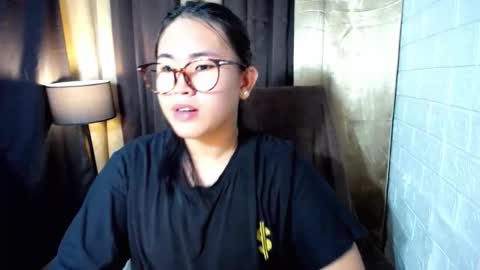 Snapshot of yuriyumixx_xoxo chatting on November 11, 2025, 11:32 am yuriyumixx_xoxo online show from November 11, 2025, 11:32 am