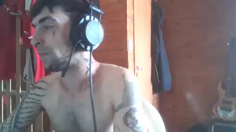 Yuumi online show from November 14, 2025, 6:39 pm