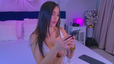 Laura online show from October 29, 2025, 7:10 am