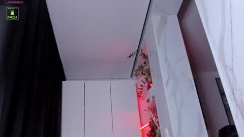 yvonne_miss online show from September 30, 2025, 11:48 am