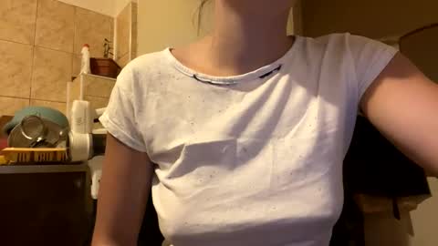 yzza_suave online show from November 14, 2025, 10:07 pm