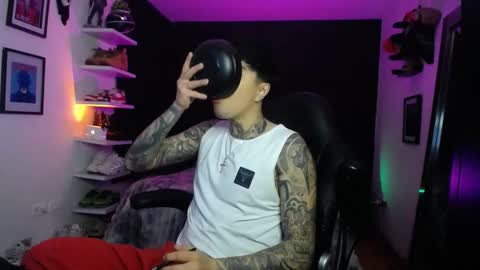 zac_muller1 online show from November 18, 2025, 2:39 am