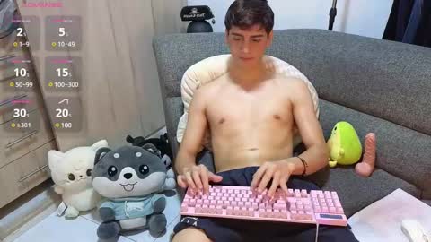 Snapshot of zackary_025 chatting on December 7, 2024, 1:03 am Zack online show from December 7, 2024, 1:03 am