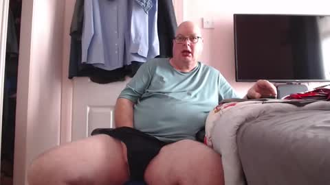 Snapshot of zacsmithuk chatting on September 16, 2025, 2:40 pm Zac Smitj online show from September 16, 2025, 2:40 pm