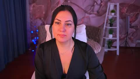 Zafiramoonn online show from November 17, 2025, 1:39 pm