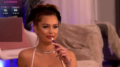 Zaira online show from November 26, 2025, 5:19 am