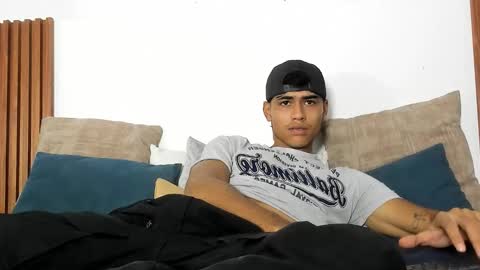 Zander online show from October 31, 2025, 1:23 pm