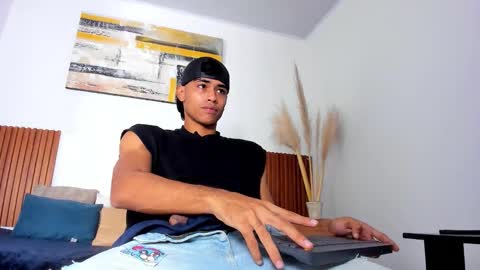 Zander online show from November 5, 2025, 1:33 pm