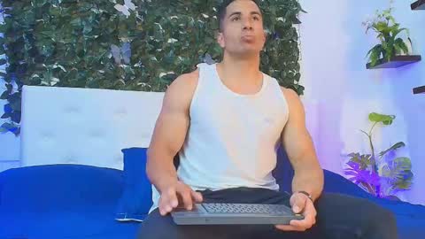 Snapshot of zanemaverick chatting on October 14, 2025, 12:06 pm zanemaverick online show from October 14, 2025, 12:06 pm