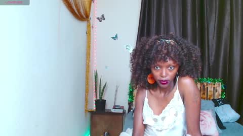 Snapshot of zara_lae chatting on December 17, 2024, 11:06 am nicky online show from December 17, 2024, 11:06 am