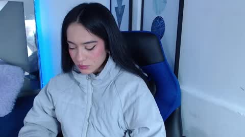 zaradames_ online show from January 13, 2025, 5:33 am