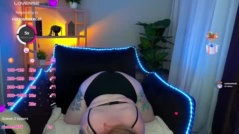 Snapshot of zarareign_ chatting on February 5, 2025, 10:01 pm Lola online show from February 5, 2025, 10:01 pm
