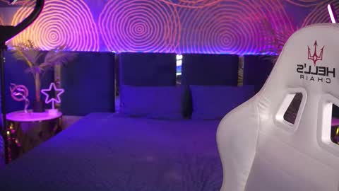 Snapshot of zarareign_ chatting on September 28, 2025, 7:08 pm Lola online show from September 28, 2025, 7:08 pm