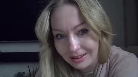Zarina Swift online show from February 19, 2025, 5:27 am