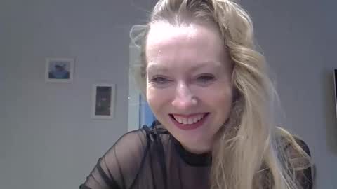 Zarina Swift online show from October 8, 2025, 4:43 am