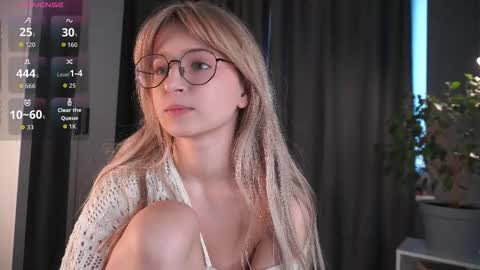 Snapshot of zegoi chatting on October 24, 2025, 1:07 pm Avi online show from October 24, 2025, 1:07 pm