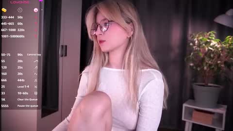 Snapshot of zegoi chatting on November 12, 2025, 2:06 pm Avi online show from November 12, 2025, 2:06 pm