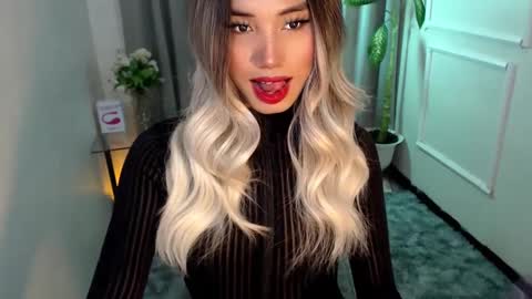 zelainalovetocum online show from January 18, 2025, 12:47 pm