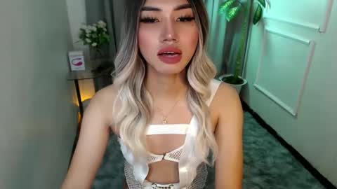 zelainalovetocum online show from February 8, 2025, 4:14 am