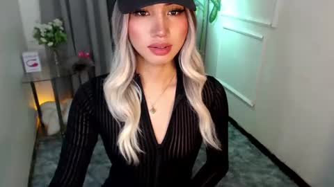 zelainalovetocum online show from February 16, 2025, 7:15 am