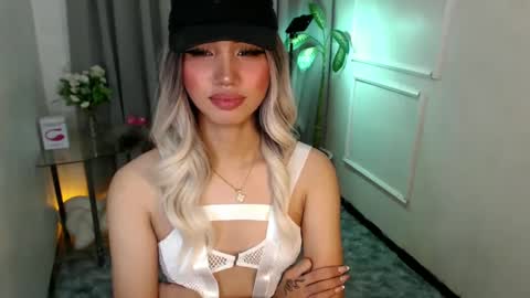 zelainalovetocum online show from February 17, 2025, 9:41 pm