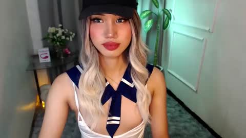 zelainalovetocum online show from February 19, 2025, 4:11 pm