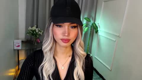 zelainalovetocum online show from March 2, 2025, 2:32 pm