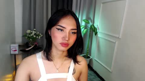 zelainalovetocum online show from March 3, 2025, 2:37 pm