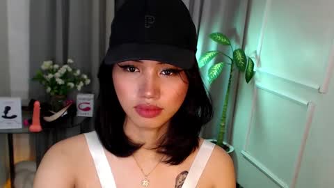 zelainalovetocum online show from March 4, 2025, 8:38 pm