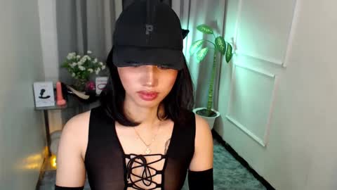 zelainalovetocum online show from March 5, 2025, 8:21 pm