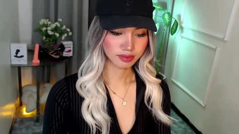 zelainalovetocum online show from March 11, 2025, 6:08 pm