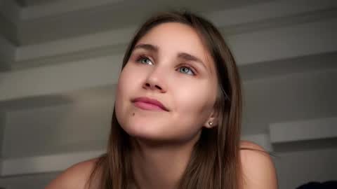 Snapshot of zeldaes chatting on September 13, 2025, 8:25 am Emilia online show from September 13, 2025, 8:25 am