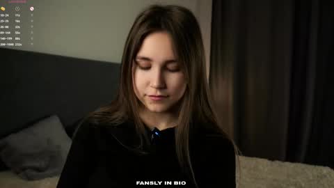 Snapshot of zeldaes chatting on October 24, 2025, 1:24 am Emilia online show from October 24, 2025, 1:24 am