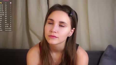 Snapshot of zeldaes chatting on November 17, 2025, 1:22 am Emilia online show from November 17, 2025, 1:22 am