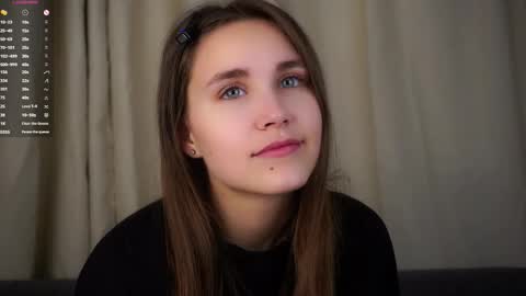 Snapshot of zeldaes chatting on November 19, 2025, 1:16 am Emilia online show from November 19, 2025, 1:16 am