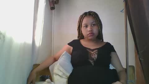 Snapshot of zenicee chatting on December 5, 2025, 12:14 pm zenicee online show from December 5, 2025, 12:14 pm