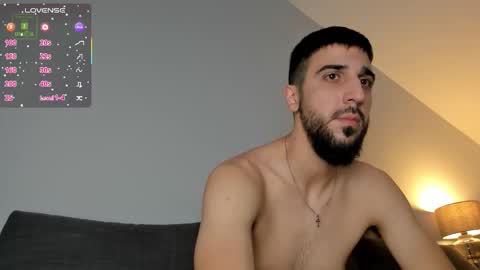 Snapshot of zeyn_edwards chatting on November 25, 2025, 12:05 pm ZEYN online show from November 25, 2025, 12:05 pm