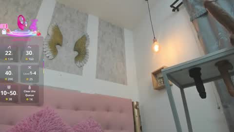 ZHAMIRA  ANDRES online show from September 24, 2025, 10:35 pm