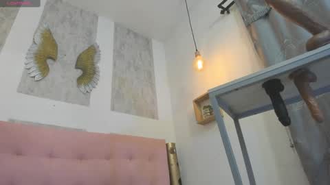 ZHAMIRA  ANDRES online show from September 30, 2025, 9:53 pm