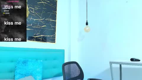 ZHAMIRA  ANDRES online show from October 26, 2025, 9:53 pm