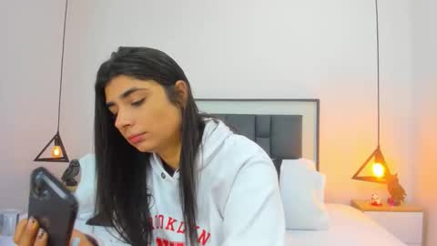 Snapshot of ziamiller chatting on November 18, 2025, 12:20 pm zia online show from November 18, 2025, 12:20 pm