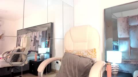 Snapshot of zinnia_mosley chatting on January 21, 2025, 5:20 pm Nia online show from January 21, 2025, 5:20 pm