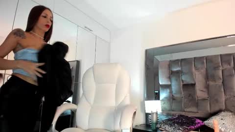 Snapshot of zinnia_mosley chatting on November 26, 2025, 11:33 am Nia online show from November 26, 2025, 11:33 am